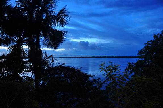 Fim de tarde no Rio Negro, em Novo Airão - AM